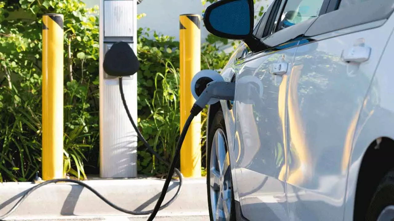 Why are many people now choosing electric vehicles?